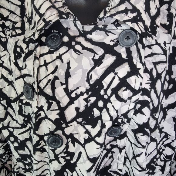 Chico's Zenergy Belted Trench Coat Size 2 (Large) - Picture 3 of 6